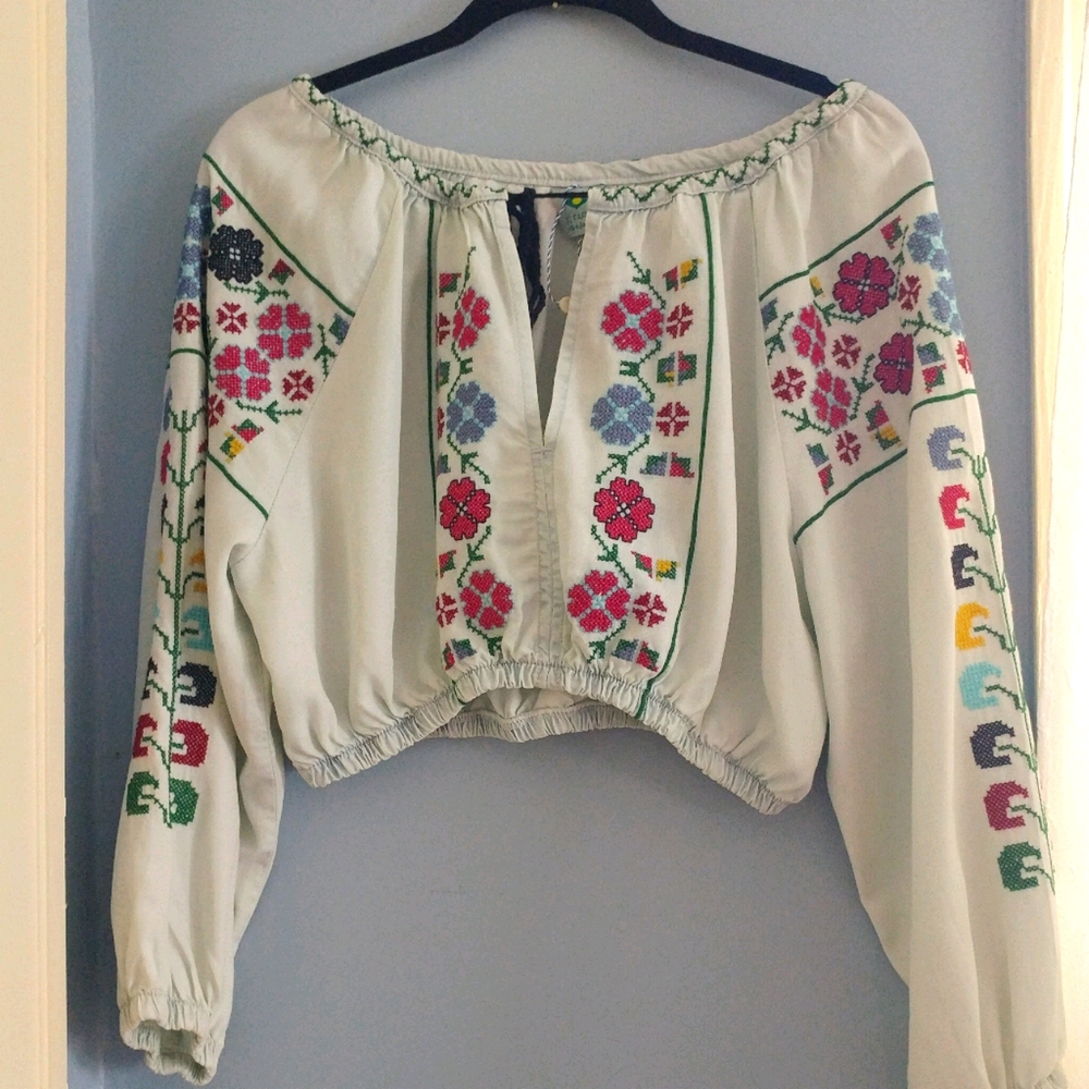 FARM Rio Embroidered Boho Peasant Blouse